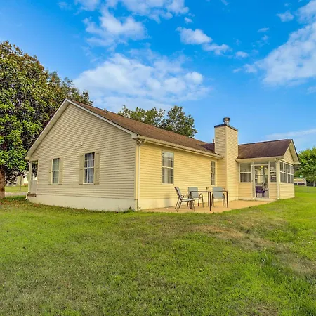 Knoxville Home With Sunroom About 9 Mi To Downtown!